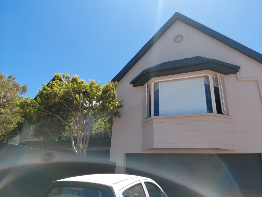 To Let 4 Bedroom Property for Rent in Greenways Golf Estate Western Cape